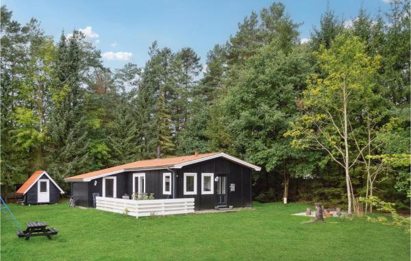 A la foto es mostra l'objecte Awesome Home In Glesborg With Wifi situat a la ciutat de Glesborg.