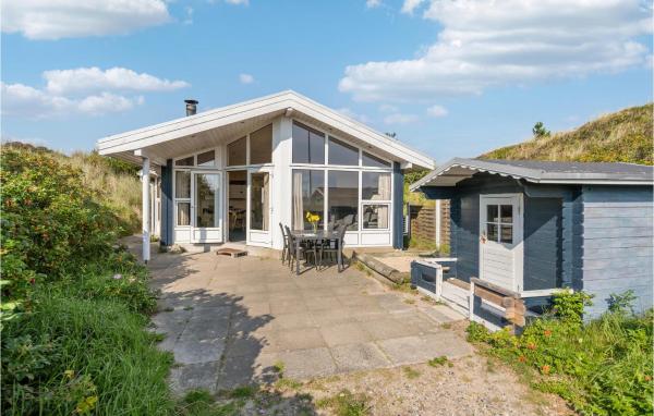 Na fotografii je vidět objekt Lovely Home In Ringkøbing With Wifi nacházející se ve městě Ringkobing.