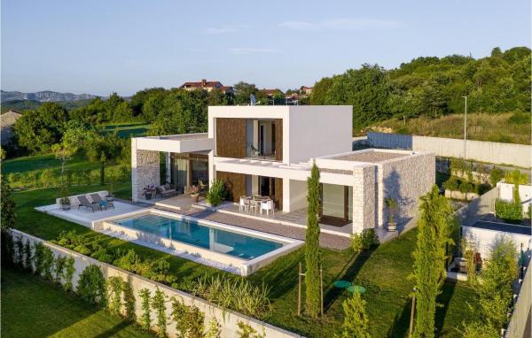 A la foto es mostra l'objecte Villa Adoral situat a la ciutat de Labin.