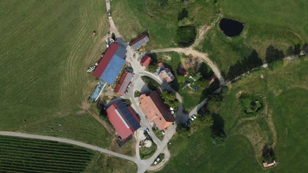A la foto es mostra l'objecte Plattenhof situat a la ciutat de Sankt Peter.