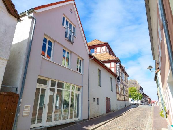 På billedet ses objektet Business-Apartments im SCHUSTER-ACHT beliggende i byen Wolgasterfähre.