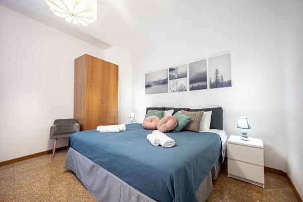 King Size Apartment WiFi AIR CONDITIONING TV50 10MIN COLOSSEO-TRASTEVERE, Rome