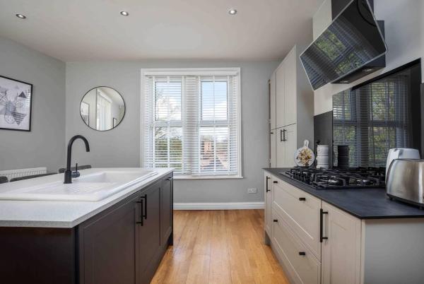 Bilde 6: Stylish & Spacious 3 Bed Apartment with Parking