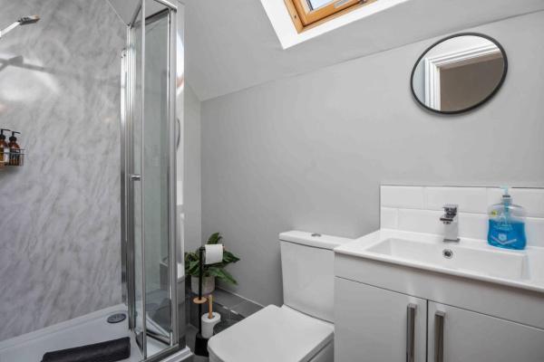 Bilde 8: Stylish & Spacious 3 Bed Apartment with Parking