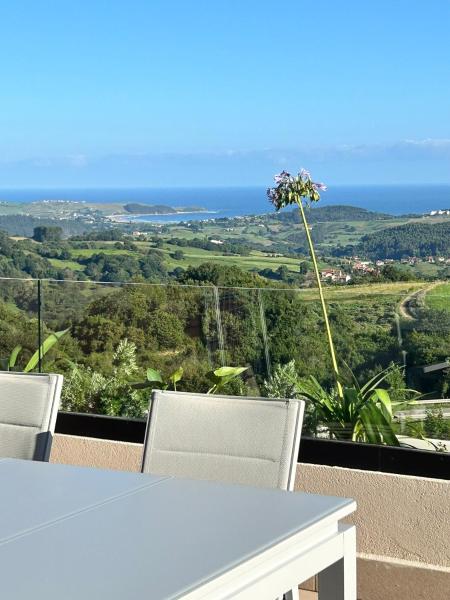 Na foto é possível ver o objeto El Balcón de Oyambre - Vistas al mar y montaña localizado na cidade de Canales.