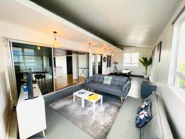 Penthouse Happiness, Papeete