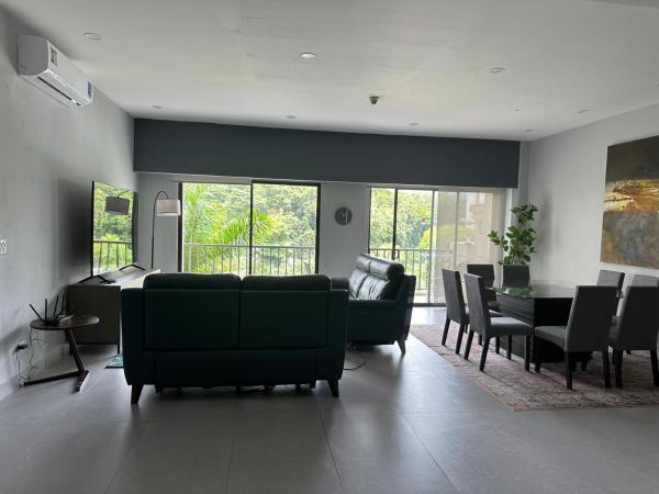 A la foto es mostra l'objecte Casa blue situat a la ciutat de Jacó.