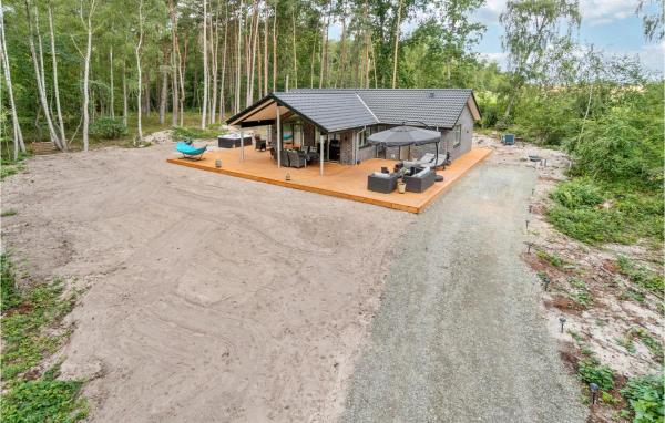 4 Bedroom Stunning Home In Nexø, Neksø