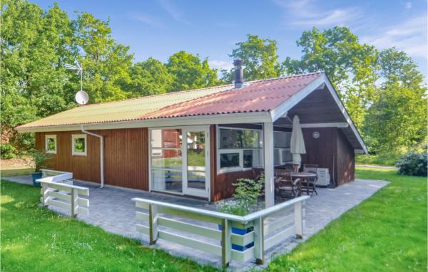 På bilden syns objektet Holiday Home Kalvehavestien Glesborg Iii som ligger i staden Fjellerup Strand.