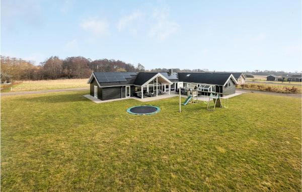 På billedet ses objektet Stunning Home In Haderslev With Sauna beliggende i byen Råde.