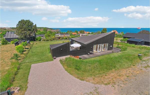 På billedet ses objektet Gorgeous Home In Allinge With Sauna beliggende i byen Allinge.