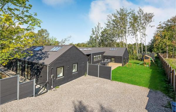 写真にはRis市にあるAmazing Home In Fårevejle With Saunaが写っています。