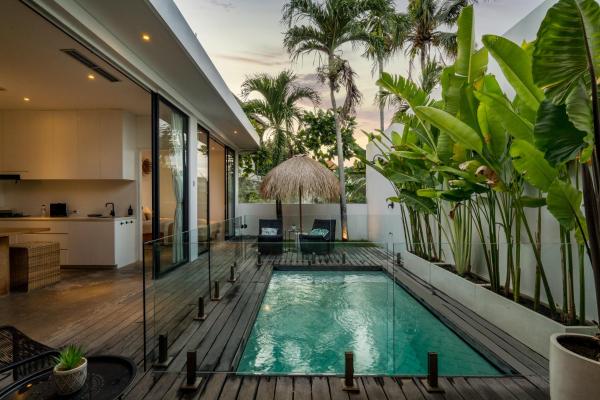 Villa Reif 2 Canggu, Luxury Poolvilla, 2 Bedrooms, 100m2, Near Beach, Central & Quiet Location - Bali