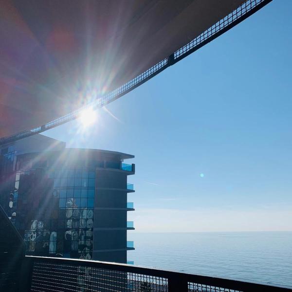 A la foto es mostra l'objecte Mgzavrebi Apartments situat a la ciutat de Kvariati.
