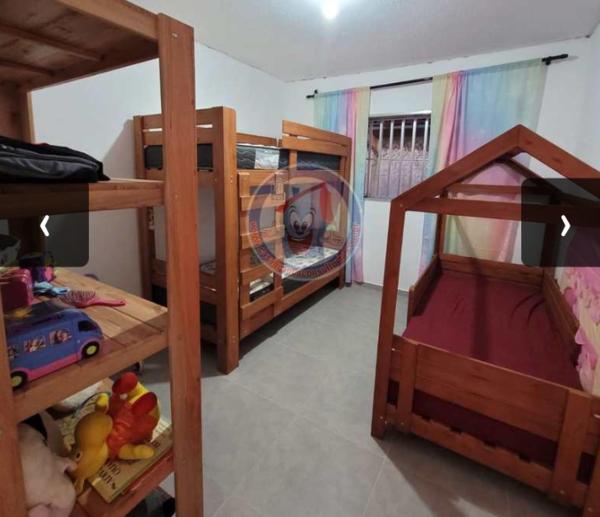 A la foto es mostra l'objecte Casa pé na areia a 100 metros da praia situat a la ciutat de Mongaguá.