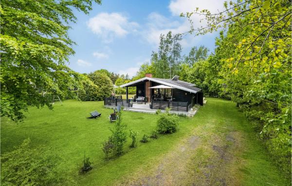 A la foto es mostra l'objecte Beautiful Home In Glesborg With Wifi situat a la ciutat de Glesborg.