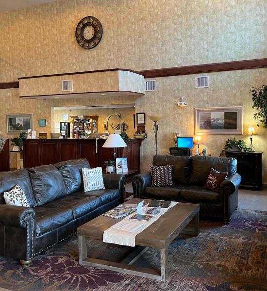 På billedet ses objektet GrandStay Hotel & Suites Becker beliggende i byen Becker.