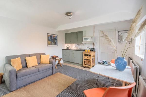 A la foto es mostra l'objecte 2 Lion Cottages, Knodishall situat a la ciutat de Leiston.