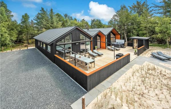 A la foto es mostra l'objecte Lovely Home In Blåvand With Sauna situat a la ciutat de Blåvand.