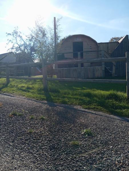 Nella foto è visibile l'oggetto cht'i roulotte situato nella città di Calleville.