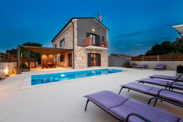På billedet ses objektet Villa Baraka with private pool near Rovinj - WiiBuk beliggende i byen Kanfanar.