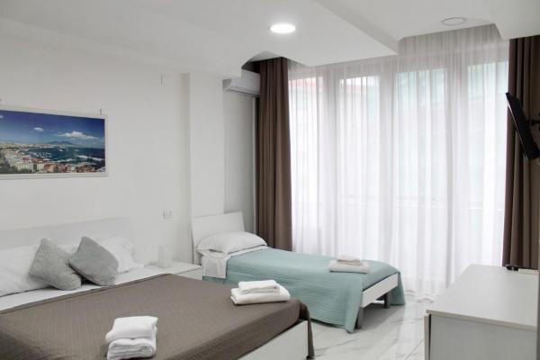 Na foto é possível ver o objeto B&B Central Rooms 137 localizado na cidade de Naples.
