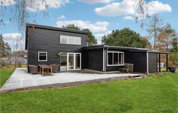 Na fotografii je vidět objekt Amazing Home In Højby With Wifi nacházející se ve městě Højby.