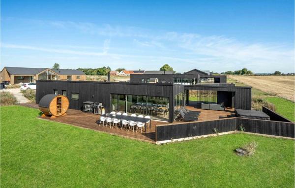 Na zdjęciu widoczny jest obiekt Stunning Home In Børkop With Sauna położony w mieście Børkop.