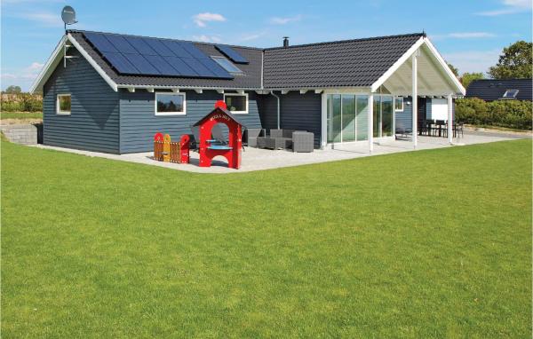 På billedet ses objektet Holiday Home Rytterparken R beliggende i byen Rønde.