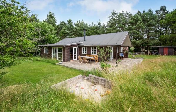 På billedet ses objektet Cozy Home In Grenaa With Wifi beliggende i byen Grenå.