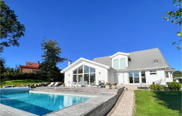 La photo montre l'objet Gorgeous Home In Dalsjöfors With Sauna situé dans la ville de Aplared.