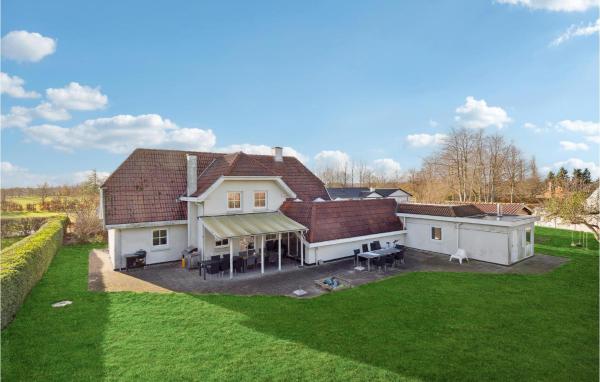 Nella foto è visibile l'oggetto Gorgeous Home In Otterup With Kitchen situato nella città di Tørresø.