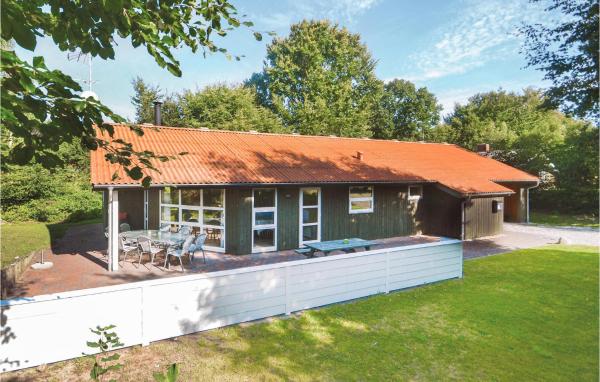 På bilden syns objektet Holiday Home Kalvehavestien Glesborg I som ligger i staden Fjellerup Strand.