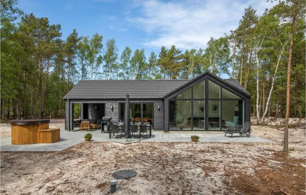 Nella foto è visibile l'oggetto 4 Bedroom Lovely Home In Nexø situato nella città di Dueodde.
