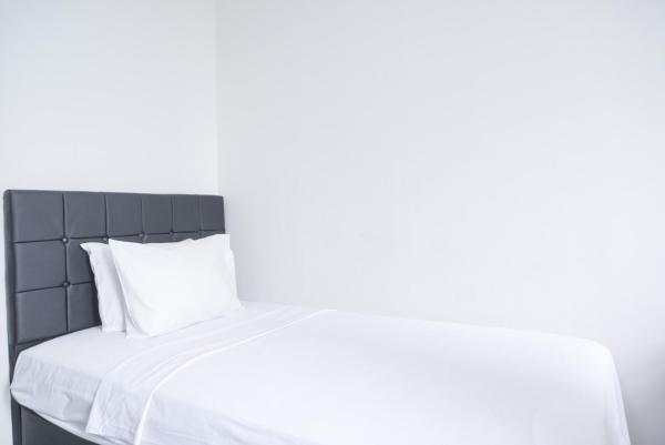 Cozy Living Studio Transpark Cibubur Near Shopping Center Apartment By Travelio - Cibubur