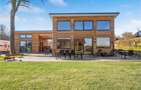 På bilden syns objektet Cozy Home In Haderslev With Kitchen som ligger i staden Haderslev.