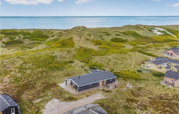 A la foto es mostra l'objecte Holiday Home Hvide Sande 25 situat a la ciutat de Bjerregård.
