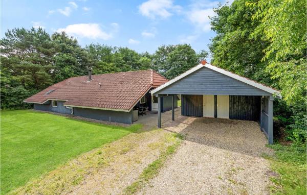 A la foto es mostra l'objecte Holiday Home Møllevangen situat a la ciutat de Ovtrup.