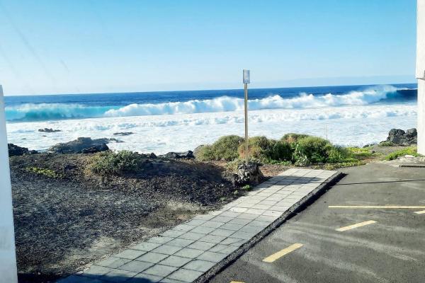 写真にはラ・サンタ市にあるLa Santa wifi surf Fast Wi-Fiが写っています。