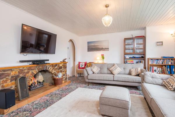 A la foto es mostra l'objecte Bryngarw situat a la ciutat de Abercastle.