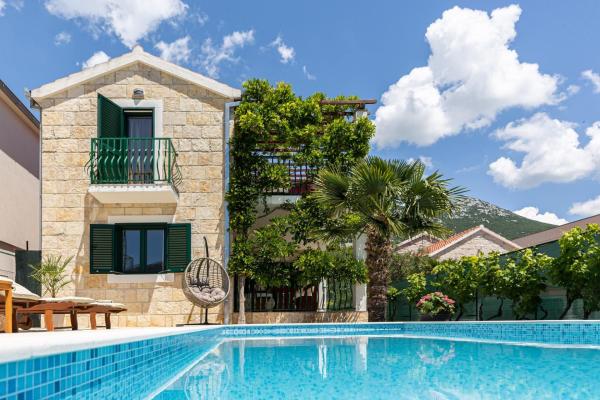 Na zdjęciu widoczny jest obiekt Villa Josip near Omiš , private pool położony w mieście Čisla.