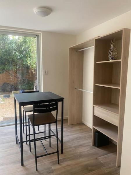 På billedet ses objektet Appartement macon proche gare avec cours beliggende i byen Mâcon.