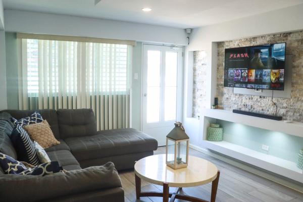 写真にはボケロン市にあるSummer Apt Minutes From The Beachが写っています。