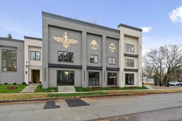 Fotografie 5: Spring at The Golden Goose including King Bed, Parking, Security and Laundry