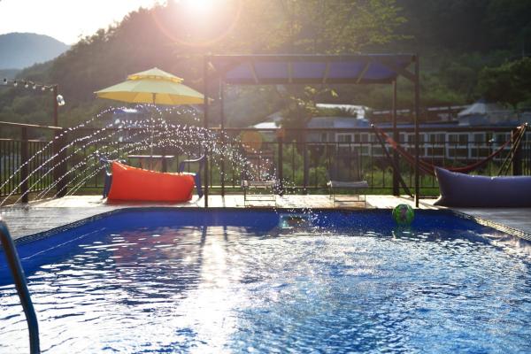 Na fotografii je vidět objekt Gapyeong Gratia glamping nacházející se ve městě Samgŏ-ri.