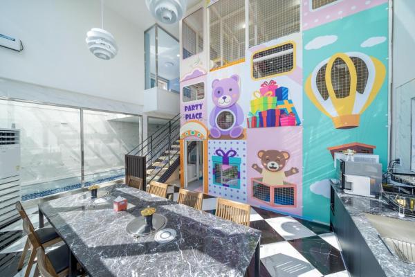 A la foto es mostra l'objecte Pocheon Todam Kids Pool Villa All Kids Rooms situat a la ciutat de Hohyŏn-dong.
