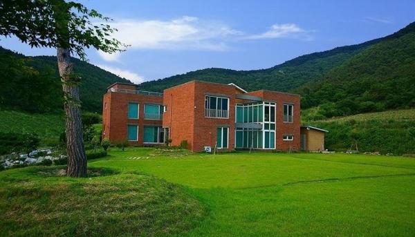 Na fotografii je vidět objekt Buan Mookbang Sandle Gookhwa Pension nacházející se ve městě Puan.