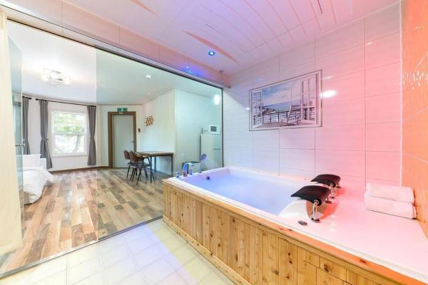 A la foto es mostra l'objecte Gapyeong Ohneulharu Spa Pension Pet friendly situat a la ciutat de Anmasan.