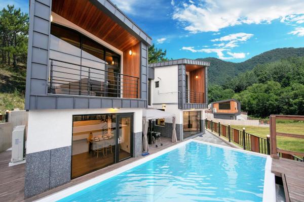 Na zdjęciu widoczny jest obiekt Ulsan daon poolvilla położony w mieście Pultang.