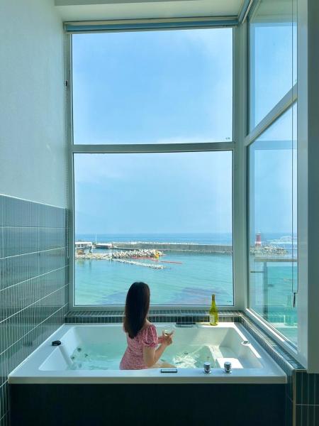 På billedet ses objektet Gangneung Gugu Spa Pension beliggende i byen Chumunjin.